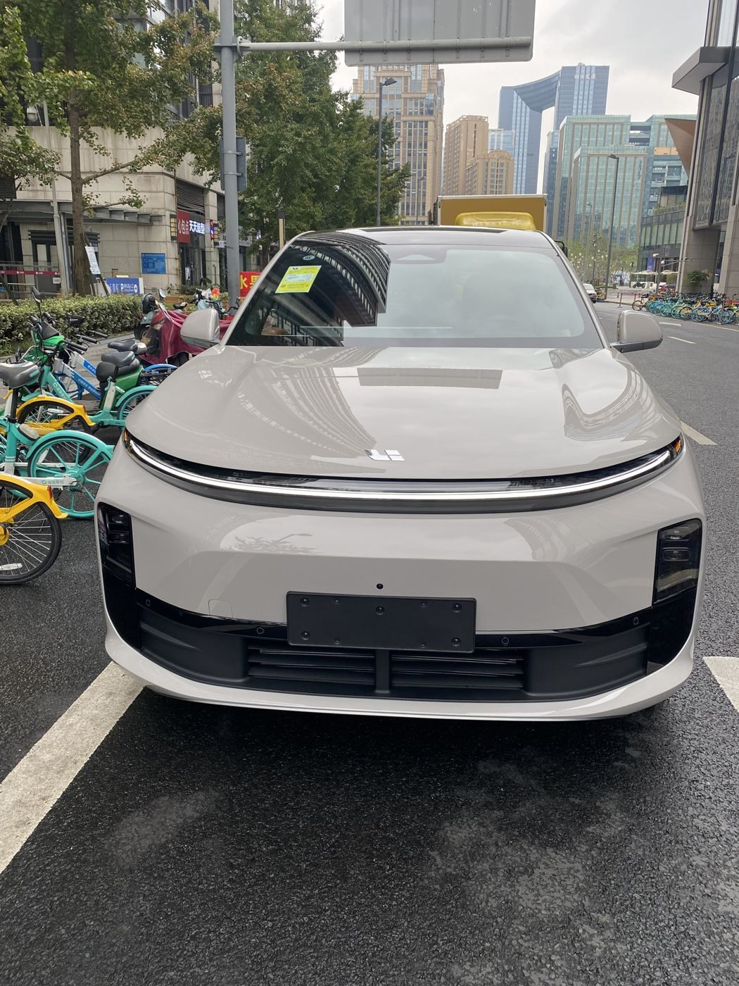 太阳贵宾厅 MEGA 高压纯电 MPV